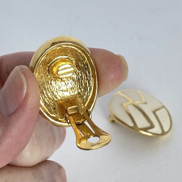 Vintage Cream Enamel Geometric Gold Tone Metal Clip On Earrings Retro 80s - Picture 6 of 9